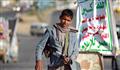  مسلح صغير السن من جماعة الحوثي على حاجز في صنعاء (غيتي إيميجز) 