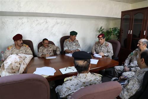   رئيس الأركان يرأس اجتماعا لقادة المنطقة العسكرية الرابعة