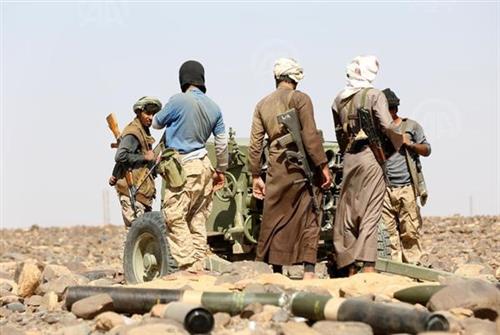 مقتل وإصابة 6 حوثيين بينهم قيادي في خلاف على أراضي في تعز