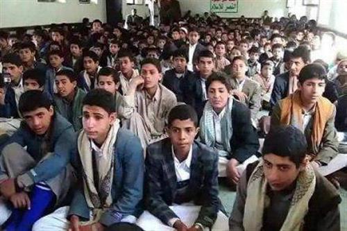 الحوثيون ينقلون الأطفال من المراكز الصيفية في المحافظات إلى صنعاء تمهيداً لالحاقهم بجبهات القتال..!