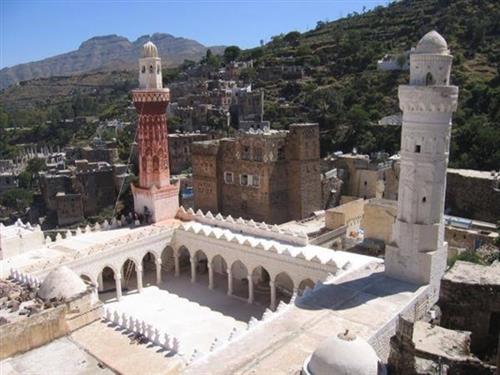 مليشيا الحوثي ترفع الاذان بصيغة طائفية في محافظة اب