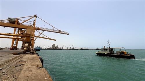  الحكومة تحذر من كارثة بيئية في البحر الأحمر وخليج عدن جراء تسرب النفط