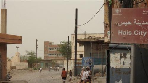 مليشيات الحوثي تقصف الأحياء السكنية في حيس وإصابة 4 مواطنين
