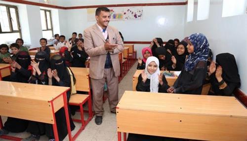 مليشيا الحوثي استبعدت 788 معلماً ومعلمة بمحافظة إب من كشف الراتب