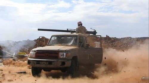  مدفعية الجيش تدمر تعزيزات للحوثيين غرب تعز
