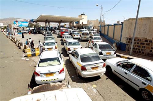   مليشيات الحوثي تفتعل أزمة وقود جديدة لإنعاش السوق السوداء