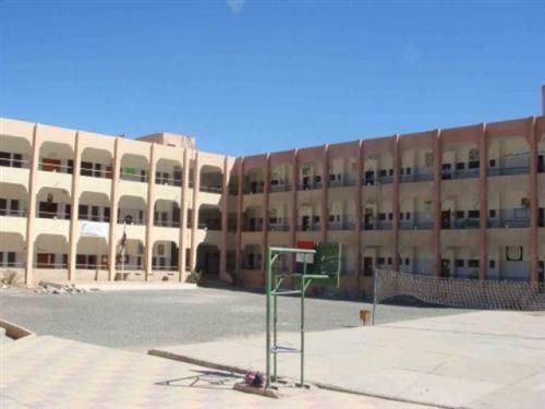 إغلاق تام لآلاف المدارس بصنعاء والمحافظات