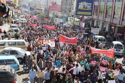     مسيرة حاشدة في تعز رفضا للإساءة لنبي الإسلام