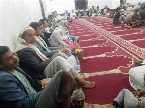 مليشيات الحوثي تستمر في تحويل المساجد إلى مجالس للمقيل وإقامة الأمسيات الطائفية