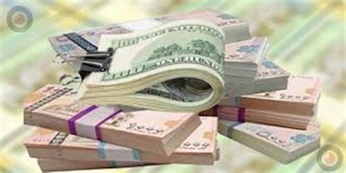 الدولار يخترق حاجز الـ 900 في عدن ويتحسن في صنعاء .. تعرف على أسعار الصرف اليوم الخميس6مايو2021م