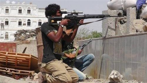  إصابة شاب برصاص قناصة مليشيا الحوثي شمال شرقي تعز